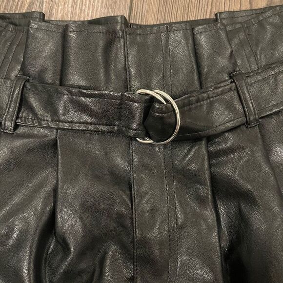 Madden NYC Mini Shorts Women's Small Black Faux Leather Belted - Picture 7 of 7